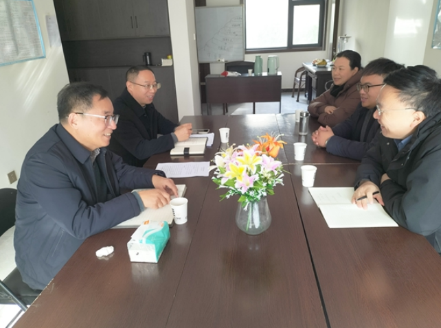 市民政局领导视察学会工作 