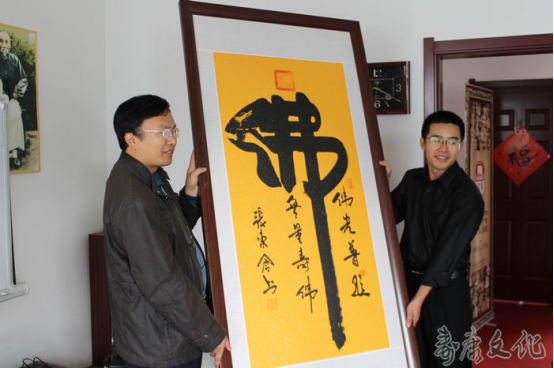 盛乐嘉赠送得象碳晶墙暖给本会